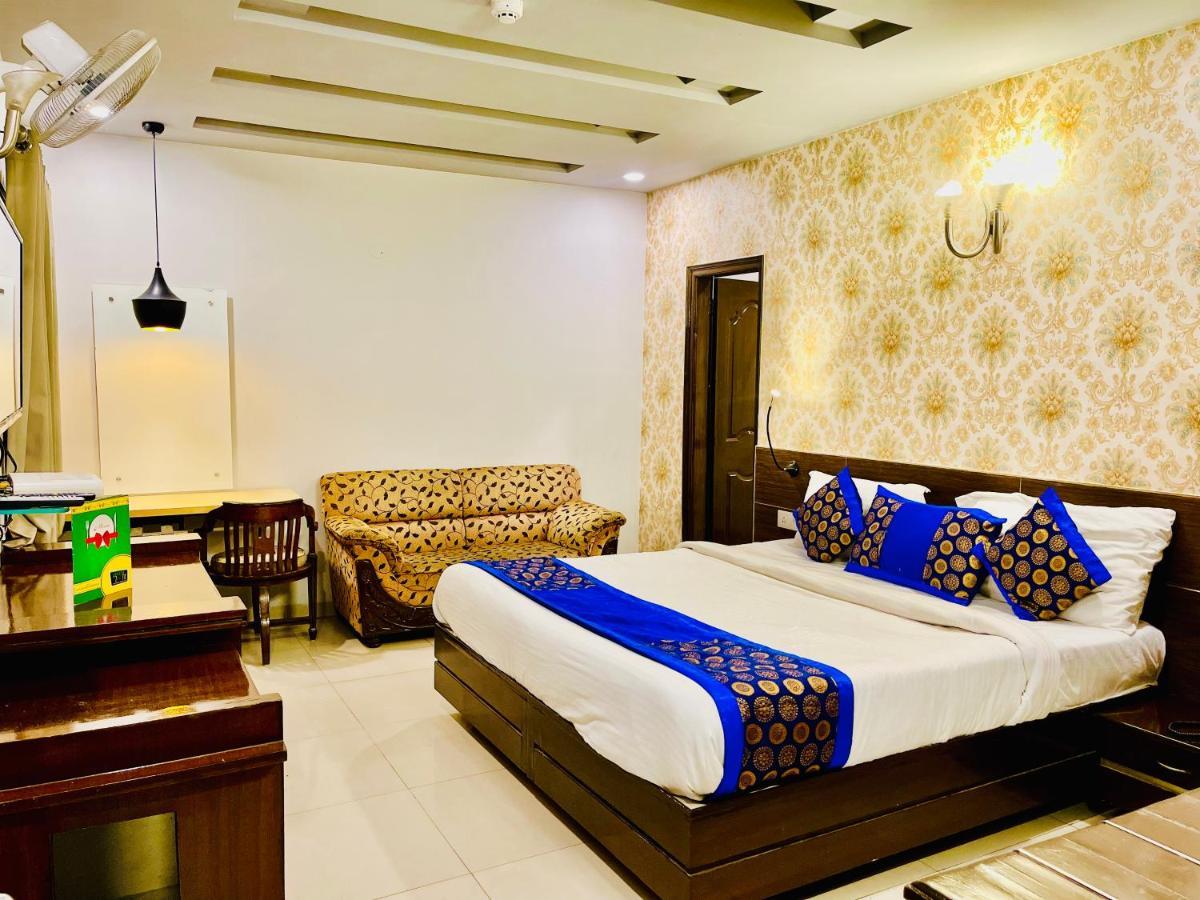 Hotel Queens Tower Amritsar Exterior photo