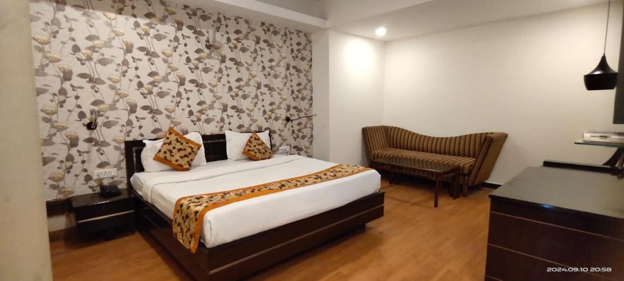 Hotel Queens Tower Amritsar Exterior photo